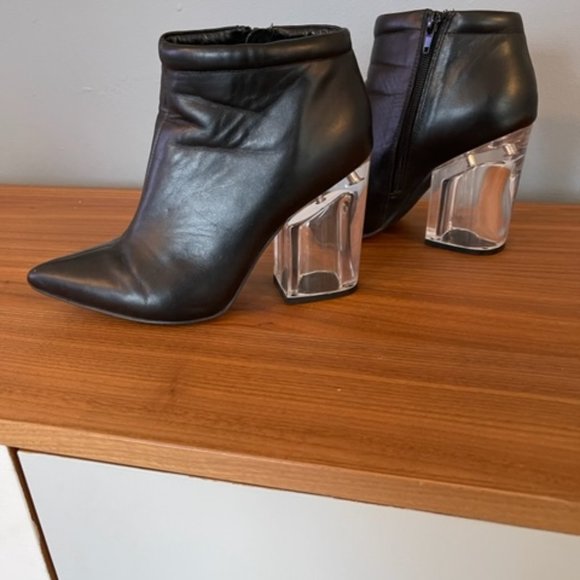 Jeffrey Campbell ‘𝐓𝐫𝐮𝐥𝐲’ Ankle Lucite Bootie - Picture 1 of 8